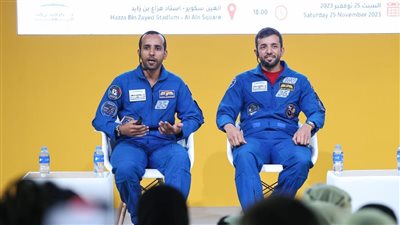 هزاع المنصوري وسلطان النيادي يقدمان تجربتهما الفضائية للأطفال