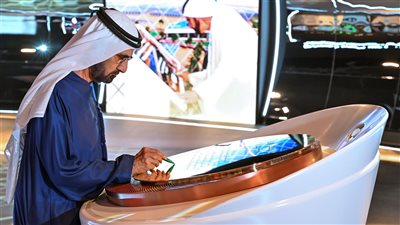 محمد بن راشد يدشّن أكبر مشروع للطاقة الشمسية المركّزة على مستوى العالم