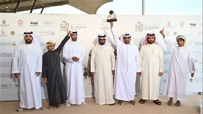 تتويج الفائزين في مزاينة مدينة زايد بمهرجان الظفرة