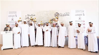 مشاركة واسعة في مسابقة الصيد بالصقور ضمن فعاليات مهرجان الظفرة