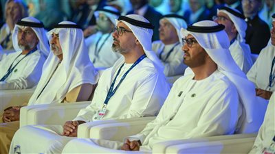 خالد بن محمد بن زايد يشهد افتتاح قمة 