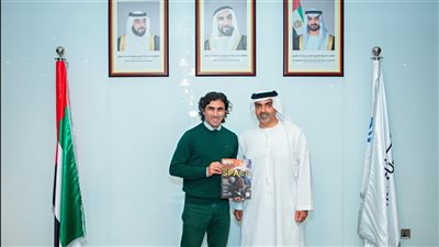 حامد بن زايد يكرم عضوًا في الهيئة الأكاديمية لجامعة خليفة بعد تسمية كويكب باسمه