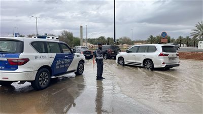 شرطة أبوظبي بالتعاون مع الجهات المحلية تؤكد جاهزيتها للتعامل مع الحالة الجوية
