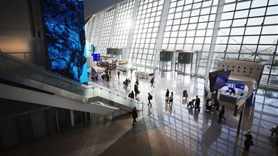 مطار زايد الدولي يؤكد العمل بكامل طاقته رغم الأحوال الجوية الصعبة