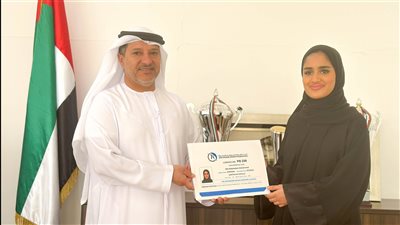 علياء عبد السلام .. أول إماراتية تحصل على الرخصة الدولية للمشاركة في منافسات الزوارق السريعة