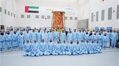 حمدان بن محمد يعتمد إطلاق القمر الاصطناعي 