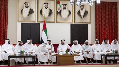 حمدان بن زايد يستقبل عدداً من المواطنين بمجلس مدينة زايد