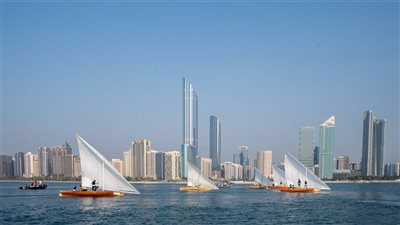 أكثر من 100 مشارك في برنامج 