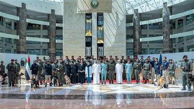 سيف بن زايد يلتقي فريق الدعم الشرطي الإماراتي المشارك بتأمين أولمبياد باريس