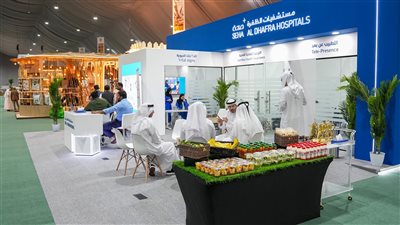 مستشفيات الظفرة تقدم التوعية الصحية لزوار مهرجان ليوا للرطب