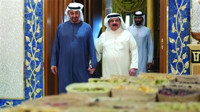 رئيس الدولة يزور ملك البحرين في مقر إقامته في أبوظبي