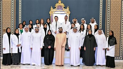 محمد بن راشد يلتقي أوائل خريجي جامعة محمد بن راشد للطب والعلوم الصحية