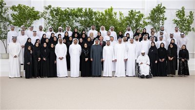 رئيس الدولة يستقبل عدداً من الكوادر الإماراتية العاملة في القطاع الصناعي وممثلي الشركات الصناعية ويطلع على مخرجات 