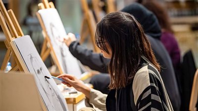 المجمّع الثقافي يطلق برنامجه الحافل بالمعارض والعروض الأدائية وورش العمل