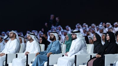 محمد بن راشد يشهد جانباً من جلسة 