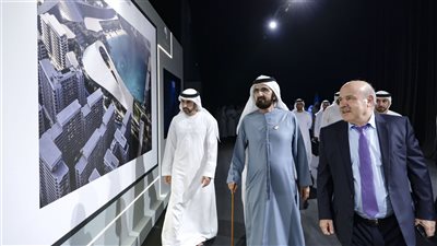 محمد بن راشد يطلع على مشروع 