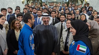 رئيس الدولة يلتقي طلبة الإمارات الدارسين في الولايات المتحدة ورائدي فضاء إماراتيين خريجي برنامج 