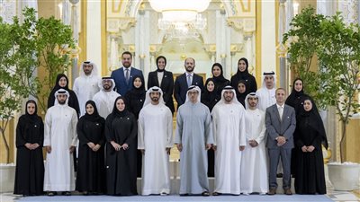 منصور بن زايد يطلع على أهم مبادرات مجلس تنافسية الكوادر الإماراتية لتعزيز مشاركة المواطنين في القطاع الخاص