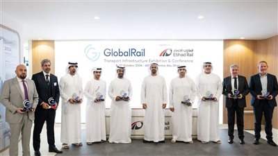 ذياب بن محمد بن زايد يلتقي عددا من الممثلين الوزاريين وروّاد قطاع النقل خلال 