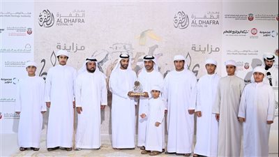خالد بن سلطان بن زايد يتوج الفائزين بمزاينة سويحان