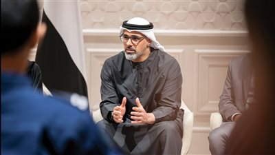ولي عهد أبوظبي يلتقي طلبة الإمارات المبتعثين ونخبة من الكوادر المواطنة في سنغافورة