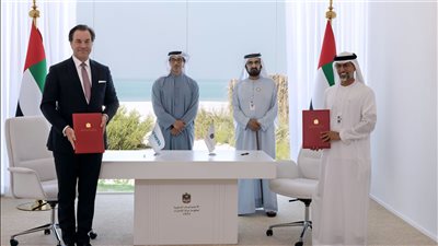 محمد بن راشد ومنصور بن زايد يشهدان توقيع اتفاقية إطلاق المرحلة الأولى من مشروع خفض استهلاك الطاقة والمياه في المباني الحكومية