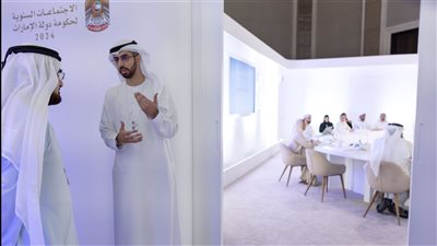 محمد بن راشد يشهد جانباً من أعمال 