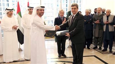 مجموعة موانئ أبوظبي والحكومة الباكستانية توقعان 4 مذكرات تفاهم بالقطاعات البحرية والجوية والسكك الحديدية والخدمات اللوجستية والرقمية