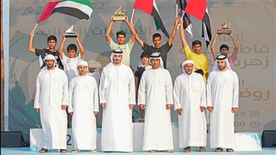 تتويج الفائزين بسباق القفاي للمحامل الشراعية ضمن مهرجان الياسات
