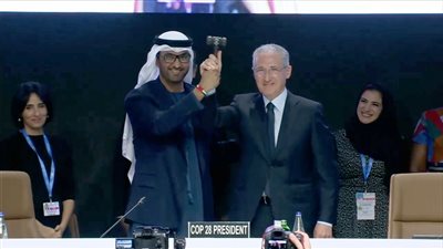 الإمارات تسلم رئاسة مؤتمر الأطراف لأذربيجان