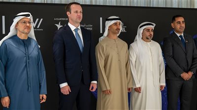 حمدان بن محمد بن زايد يشهد إطلاق خدمة التنقل الذاتي على منصة 