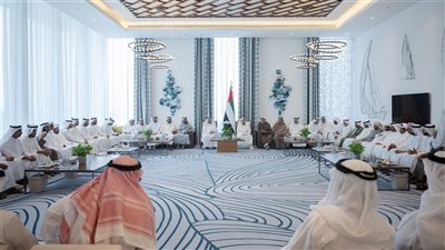 حمدان بن زايد يستقبل عددا من المواطنين في قصر الظنة