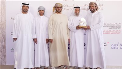 تتويج الفائزين في منافسات مزاينة مدينة زايد