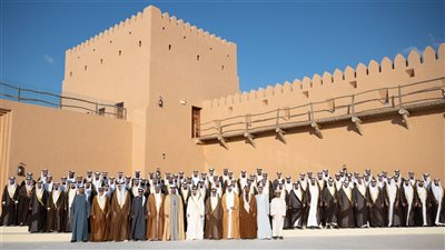 حمدان بن زايد يشهد العرس الجماعي الـ 20 لـ76 شاباً من أبناء