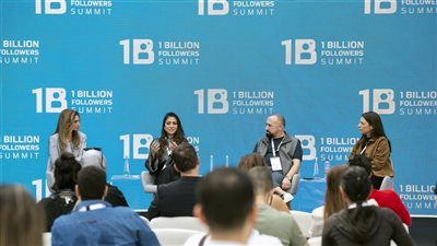 رؤساء شركات عالمية يستعرضون أثر تجاربهم كصناع محتوى على نمو الأعمال