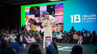 أمام قمة المليار متابع .. أنس بوخش: قوة التأثير يجب أن توظف لنشر المحتوى الهادف