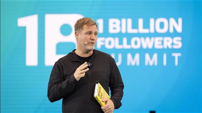 سايمون سكويب : القضايا الهادفة مفتاح صناع المحتوى لبناء قاعدة جماهيرية مميزة