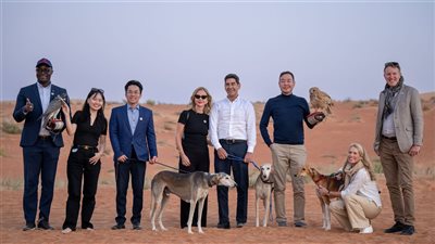 وفد من السفراء المعتمدين بالدولة يزور مهرجان الظفرة