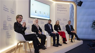 دافوس 2025.. قيادات حكومية من الإمارات وخبراء دوليين يؤكدون أهمية تصفير البيروقراطية