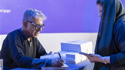 ديباك شوبرا خلال منتدى المرأة : آن الأوان لتمكين النساء عالميا