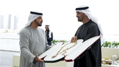 رئيس الدولة يقلد حمدان بن زايد “وسام أم الإمارات” ويكرم الفائزين بالدورة السابعة من برنامج الشيخة فاطمة للتميز والذكاء المجتمعي