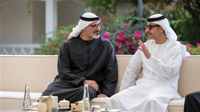 هزاع بن زايد يستقبل خالد بن محمد بن زايد في برزة قصر المقام في منطقة العين