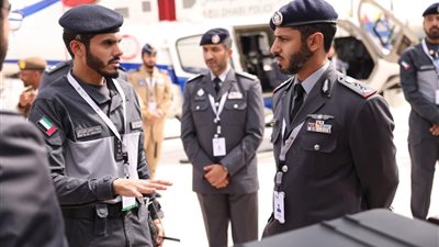 زايد بن حمد آل نهيان يزور منصة طيران شرطة أبوظبي في 